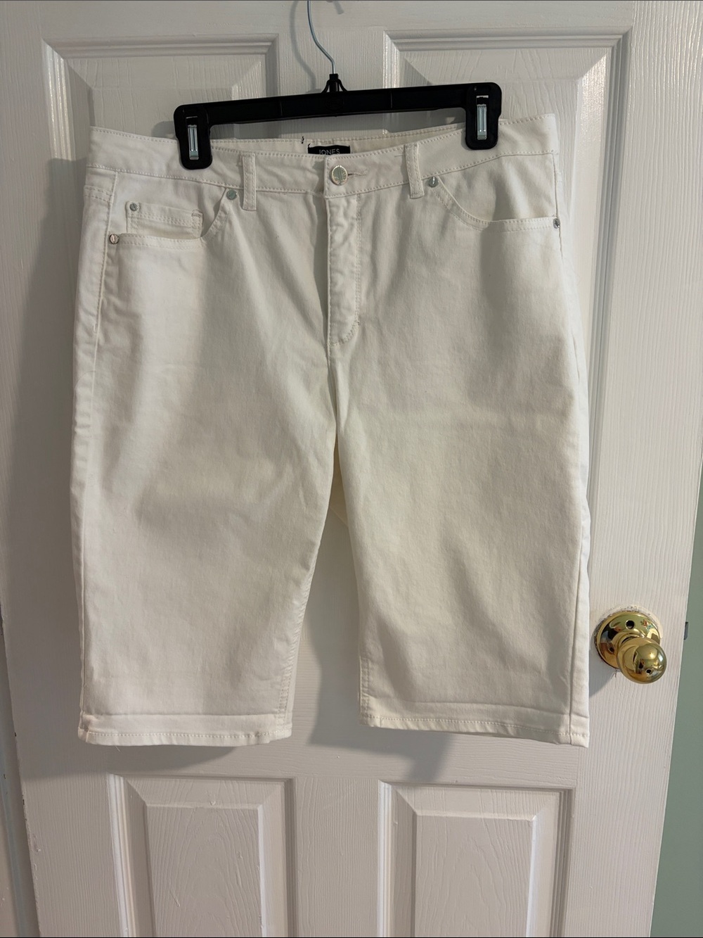 Jones New York White Bermuda Shorts